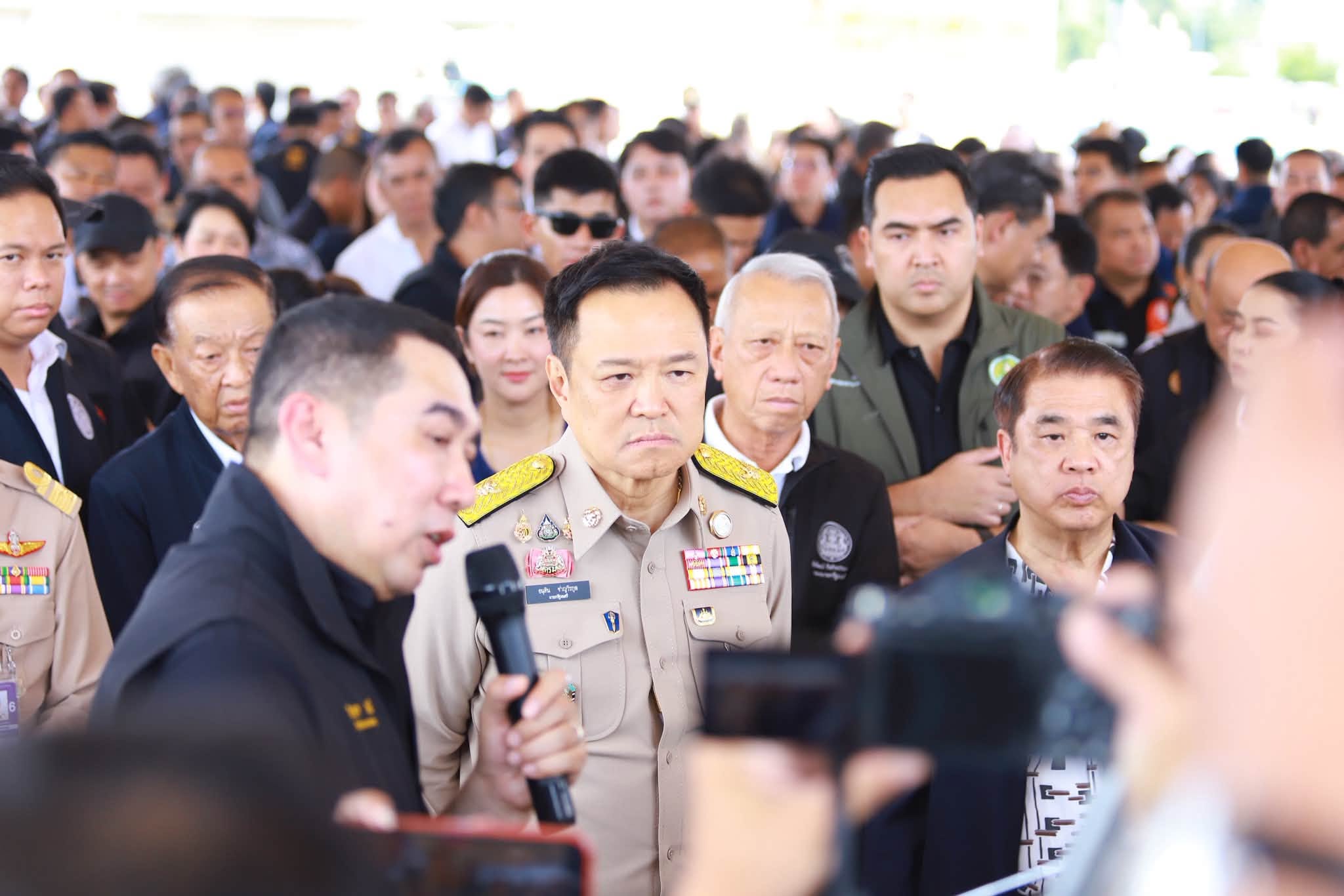 title - เลขาธิการ ส.ป.ก. พร้อมคณะ ร่วมลงพื้นที่กับคณะนายกรัฐมนตรี ติดตามการบริหารจัดการน้ำ เพิ่มศักยภาพระบายน้ำ ลดเสี่ยงน้ำท่วมหาดใหญ่ 